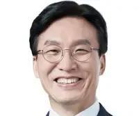 韩国新总理，金民锡，在清华大学留过学，2009级法学院硕士学习，当时都45岁了，