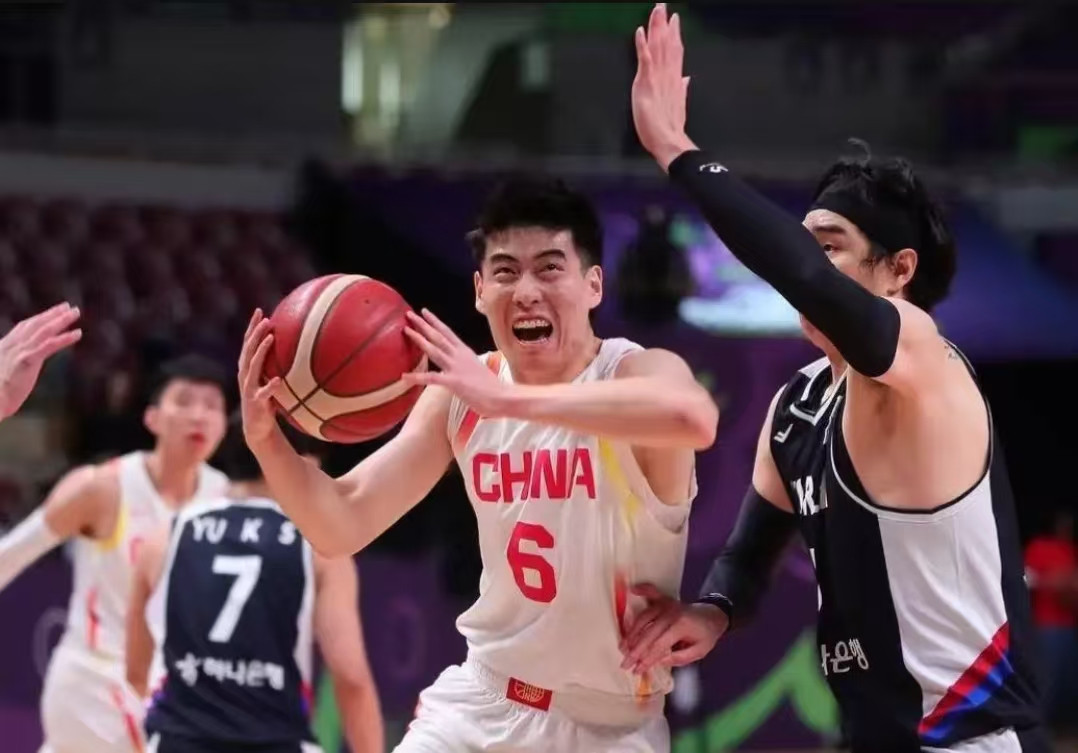 程帅澎独木难支！男篮外线28中5惨败韩国，郭士强变阵失灵狂输32分