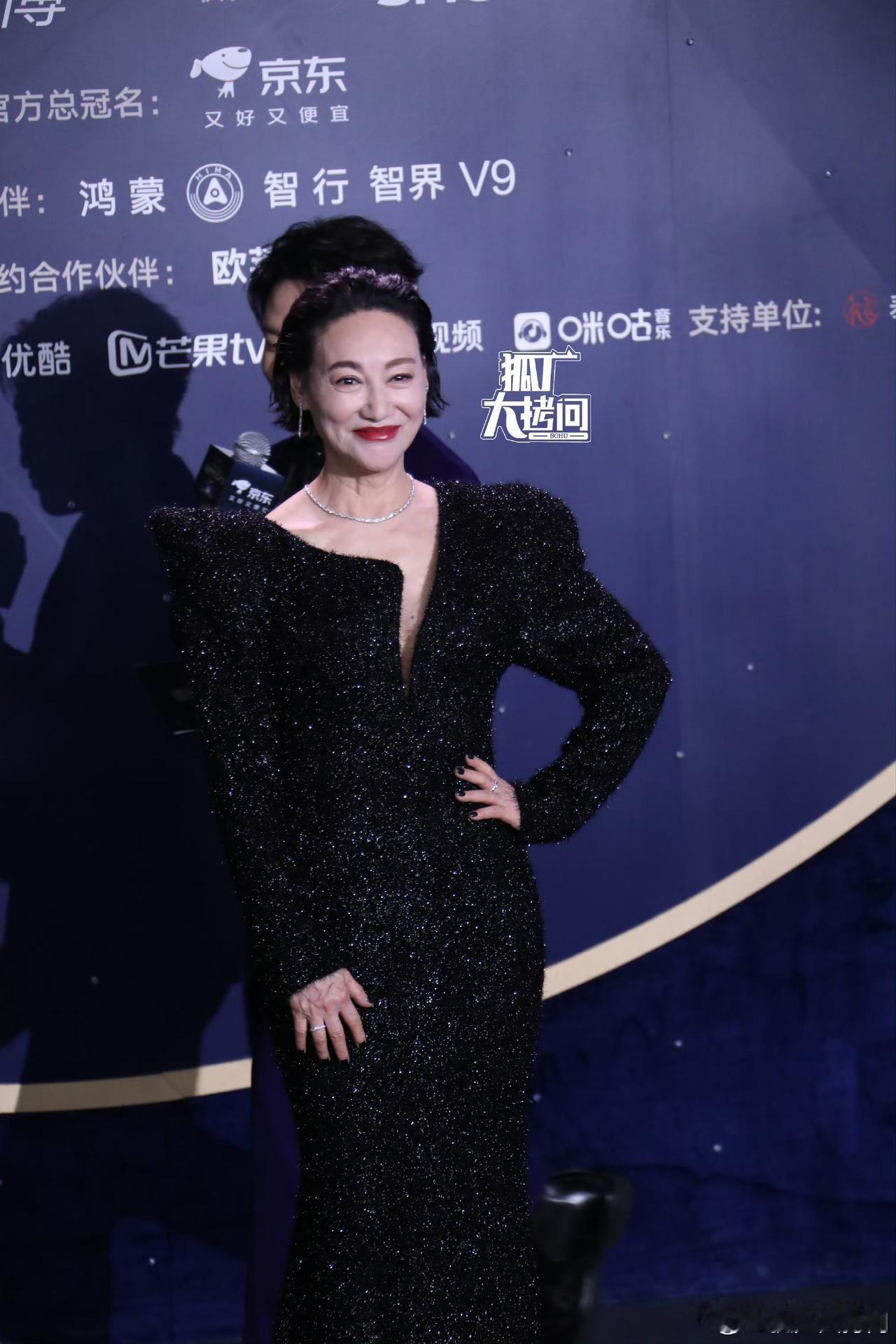 2026微博电影之夜女明星红毯生图合集，大家喜欢谁的妆造？惠英红、高