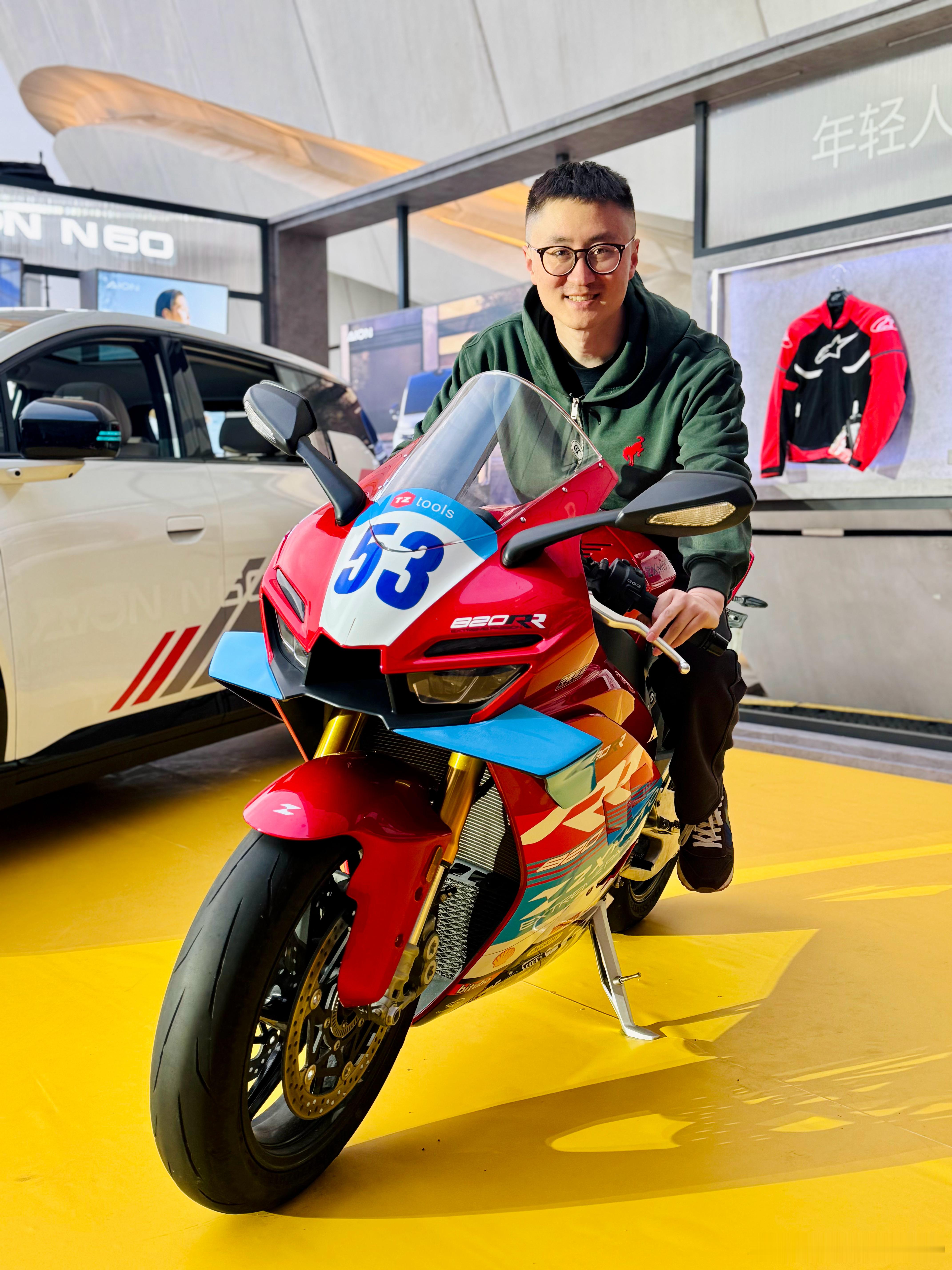 也是骑上张雪820RR了张雪机车一战封神