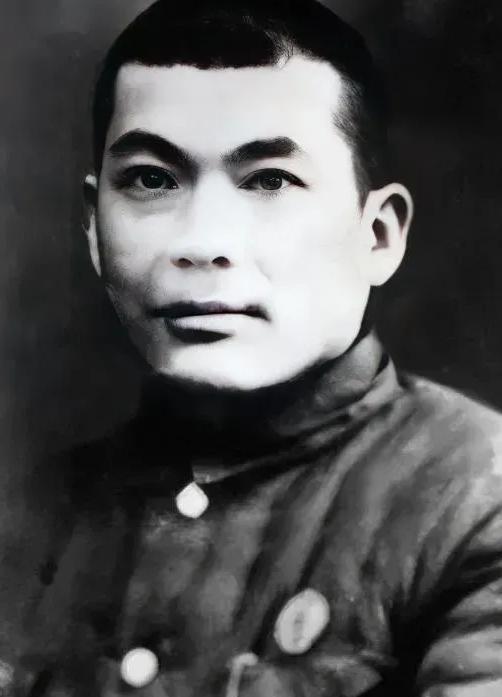 1941年，牛子龙杀掉了军统豫站站长，没过多久，上级想借机除掉他，牛子龙知道来者