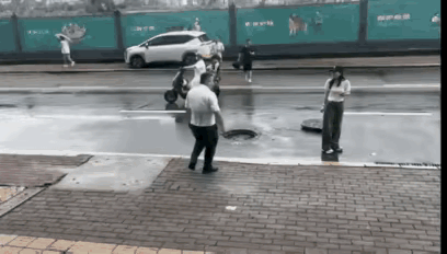 “看这位大哥不错，人人都像这位大哥一样，世界将变得更美好！”这话说得太对了！上班