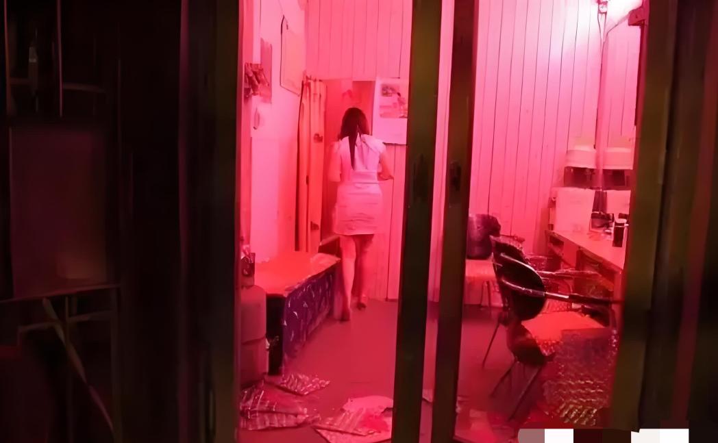 广西，一男子进入养生馆，100元，老板娘和男子在里面做项目，结果客户刚出门就被民