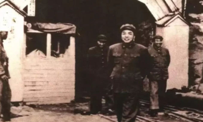 1942年，彭德怀的贴身警卫员突然自杀，未婚妻解释“他想非礼我”，没脸见人才自杀