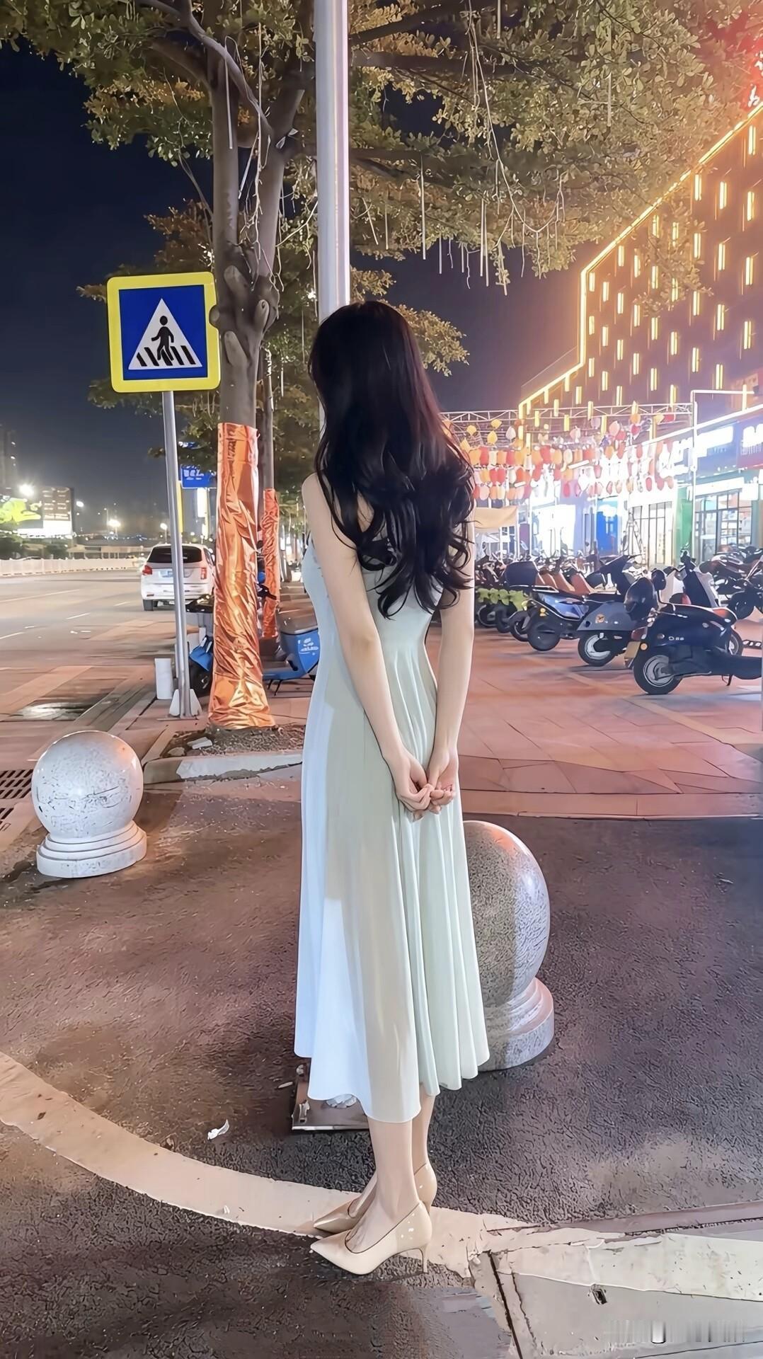 美好的夜景作衬托做瑜伽的法斗你为何爱上高跟鞋呢?如何看待大学生逃课？分享近