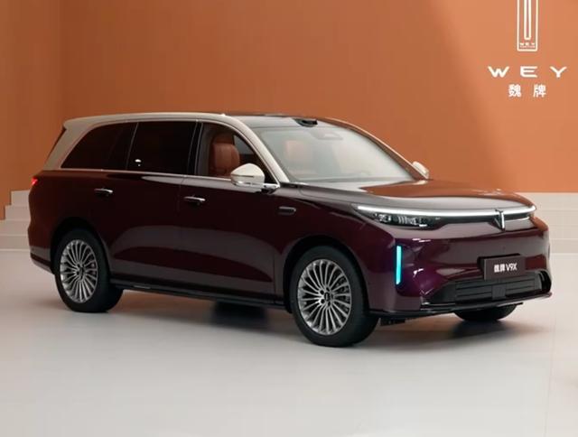 一、先唠基础信息，都是实锤参数📊3月9号刚亮相的魏牌V9X，定位是6座大型S