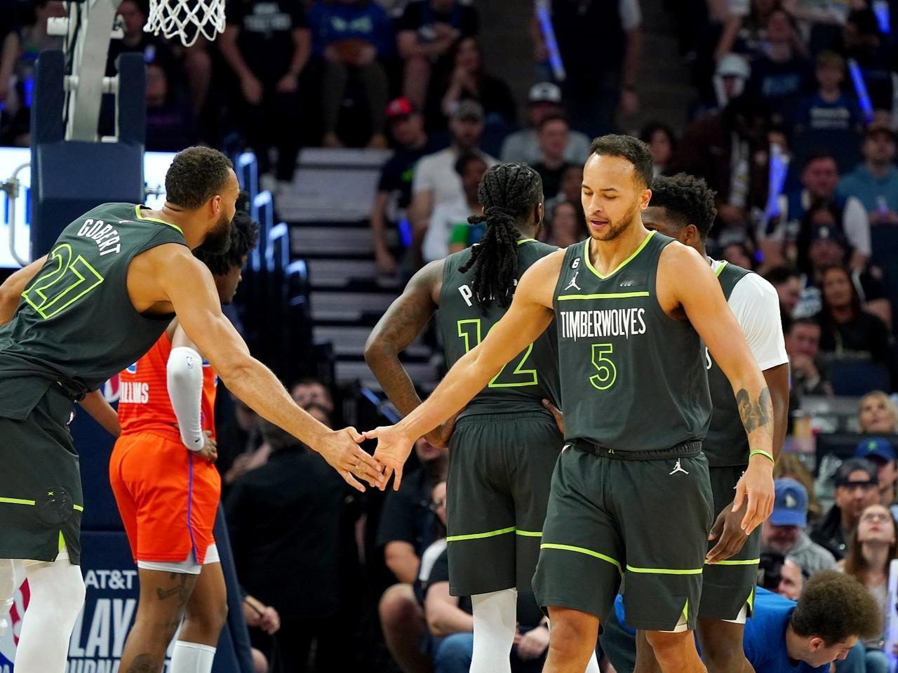 从灰熊到森林狼：李凯尔的“回家”之路李凯尔被交易至灰熊后打了4场比赛，其中3