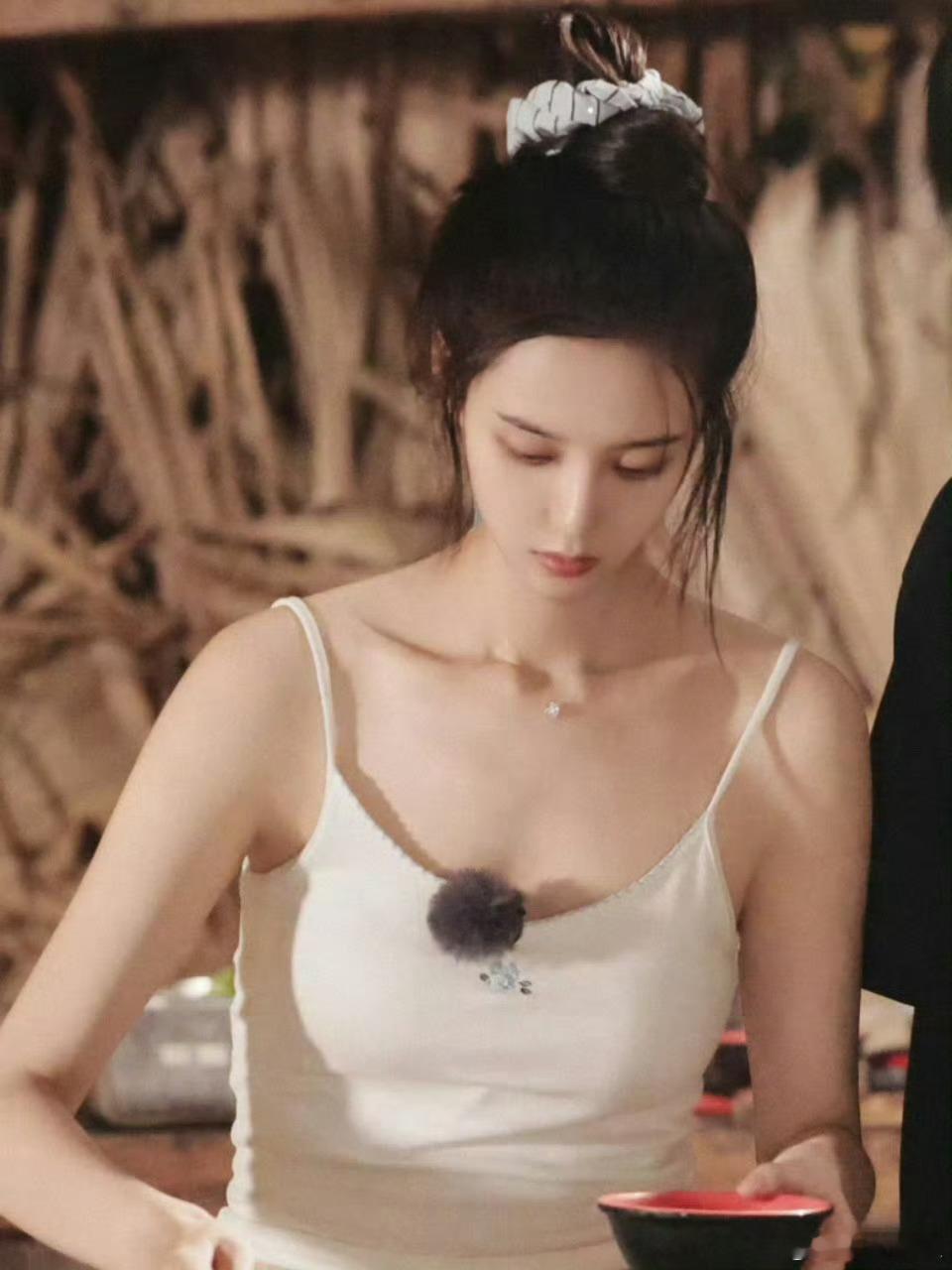 徐艺洋越素越美终于get到了徐艺洋的颜了！徐艺洋真的诠释了什么叫做越素越美！扛
