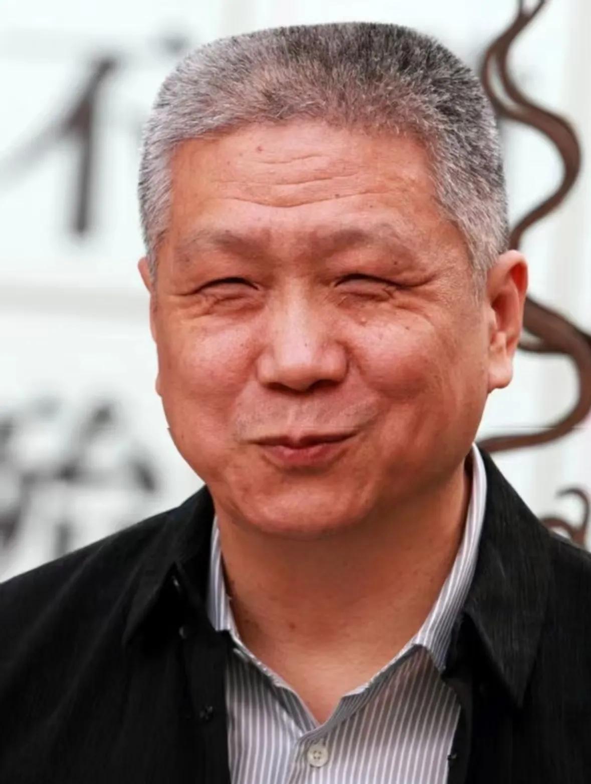 马未都这回算是把天捅了个窟窿。满朝文武都在装糊涂，唯独他，指着那张发票冷笑：