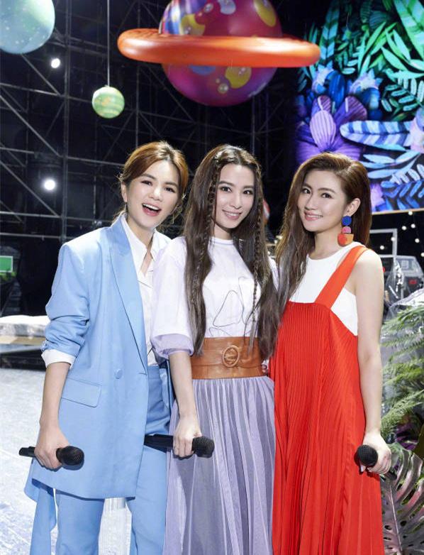 台湾组合SHE现状大不同，Ella蜕变成幸福小女人，Selina毁容，Heb