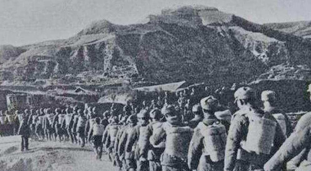 老首长三请猛将遭拒，李先念与周志坚的分歧藏着战场真相中原突围后，李先念多次捎