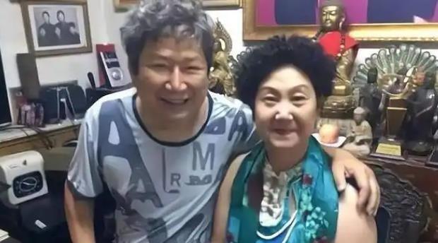 1991年，79岁的美国老太丽斯癌症发作，弥留之际，她将70亿美元的遗产留给了4