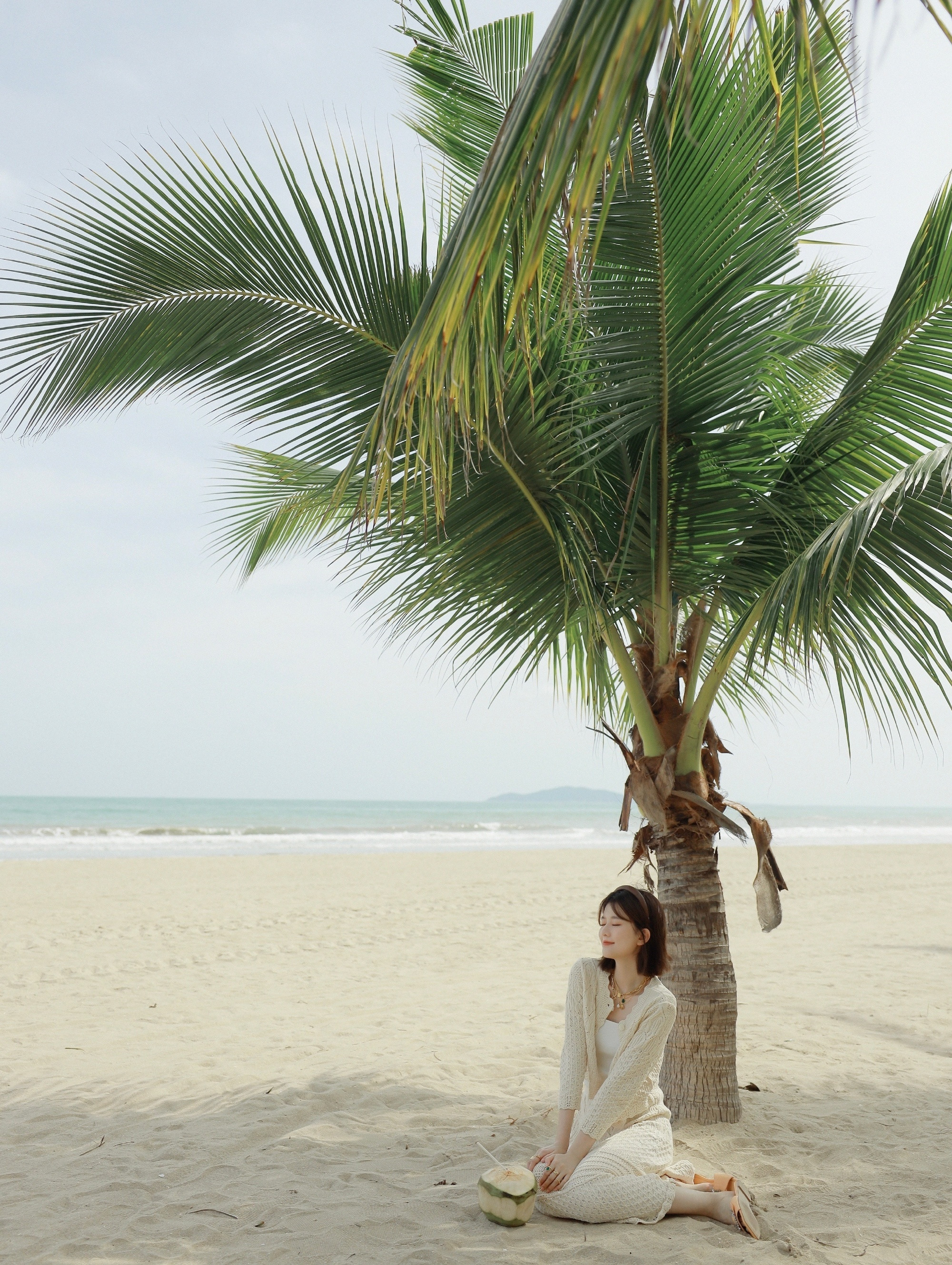 乔欣，沙漠绿洲私服穿搭明信片。乔欣