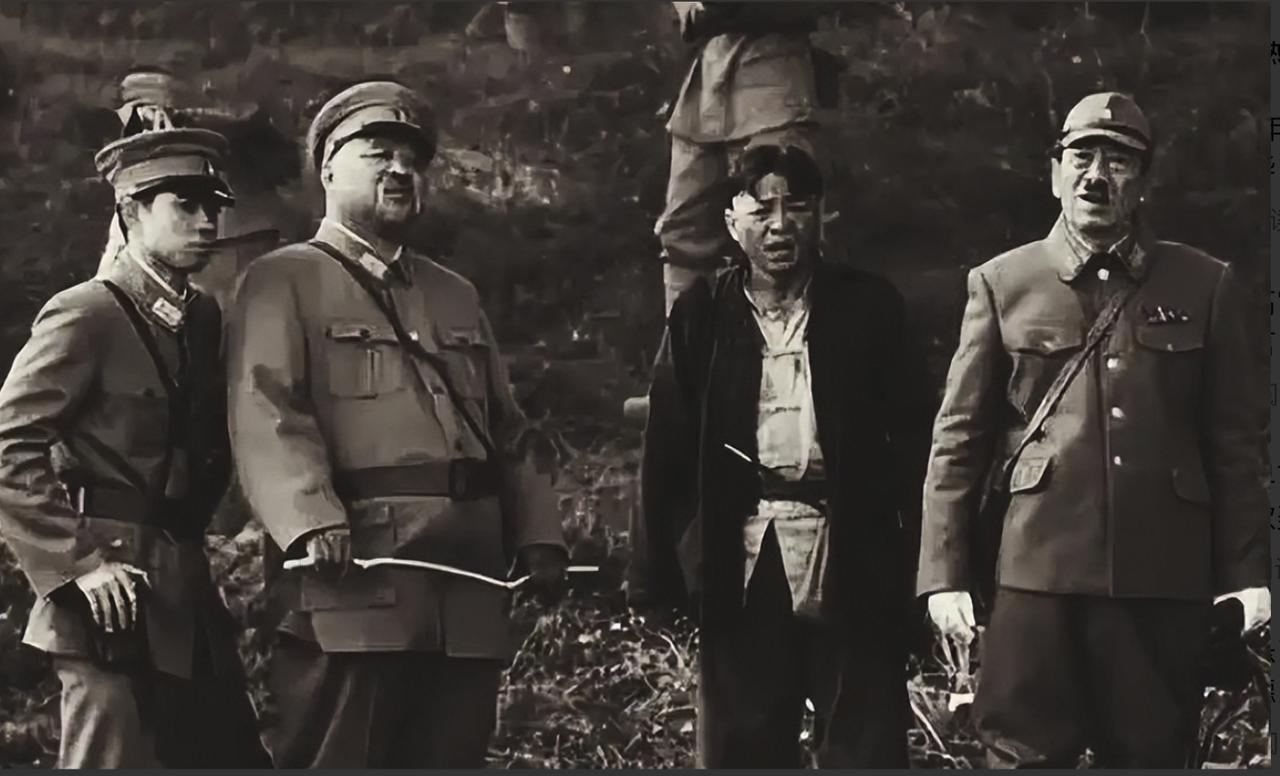 1944年，两名侦察员到村长家借宿，刚端碗吃白米饭，屋外就传来喊话：“你们已经被