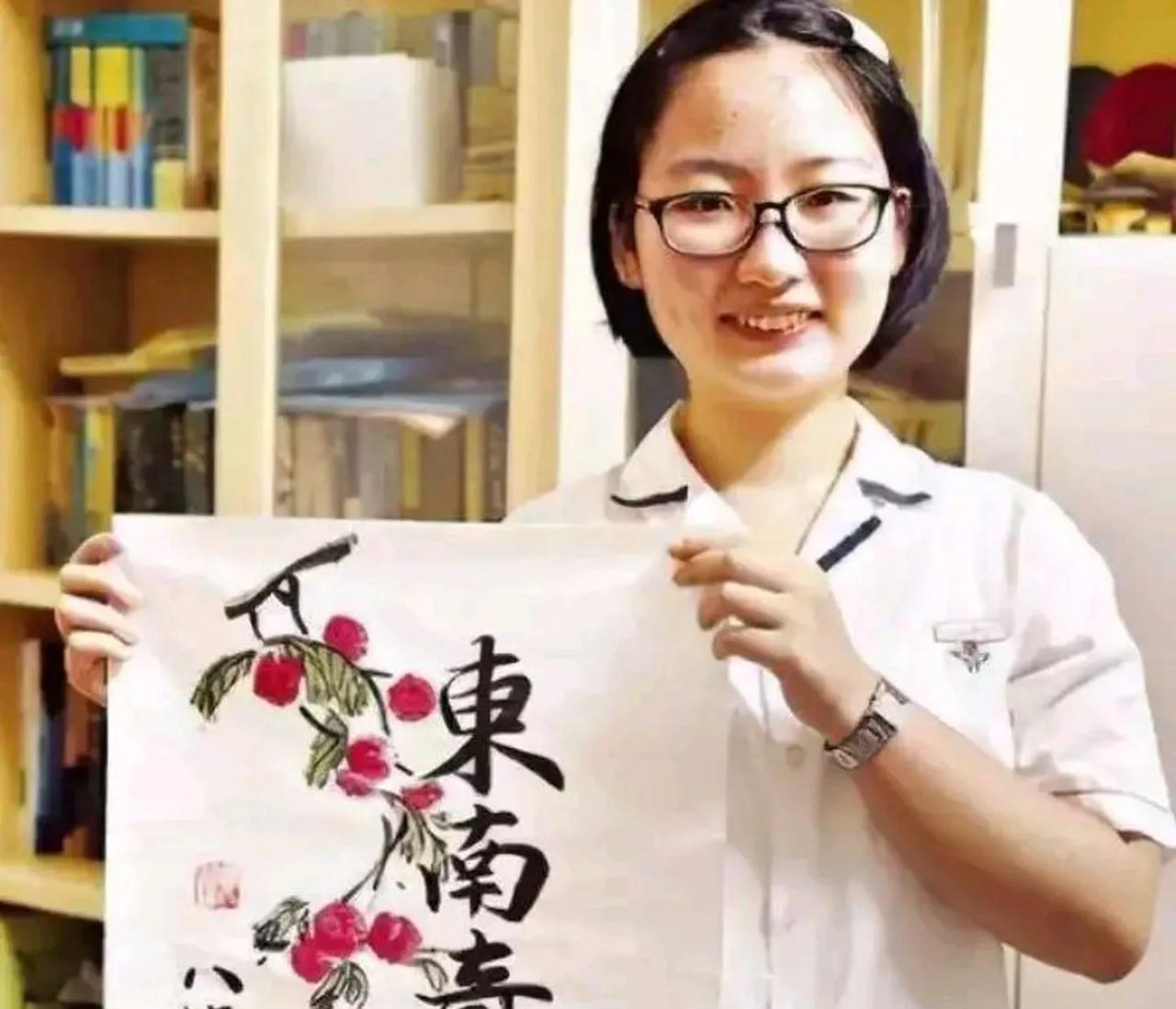 她是史上最贵女考生。二零一八年，福建高考文科状元黄奕辰，高考总分七百五，他考了七