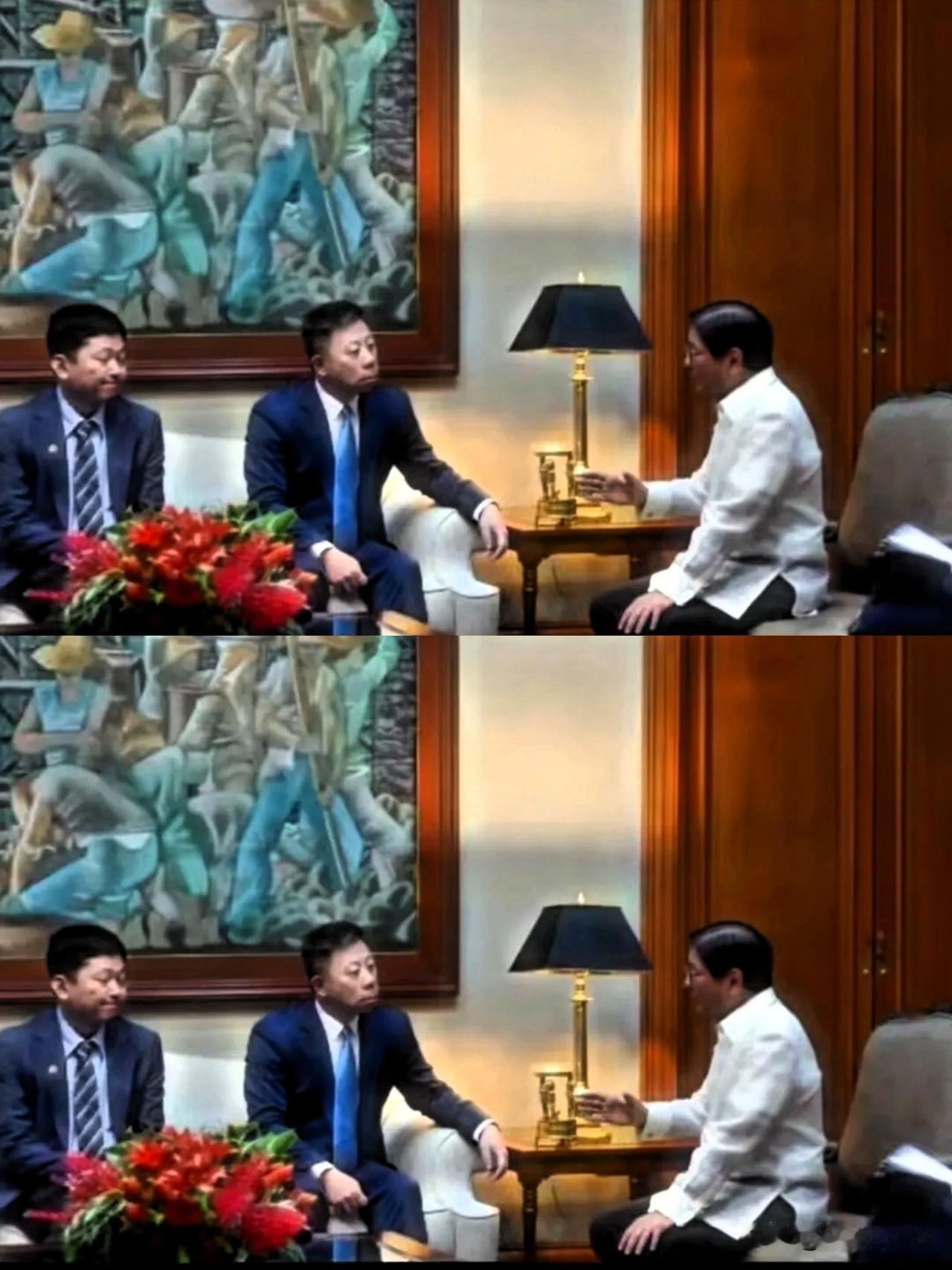 曾经嚣张跋扈的菲律宾总统小马科斯与中国驻菲律宾大使井泉会面的照片火了！这坐姿与他