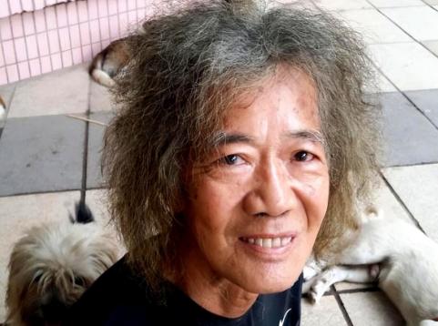 他叫郑六三，香港太子爷。八十年代末，他爹死了，给他留了五千万港币，现金。今天，他