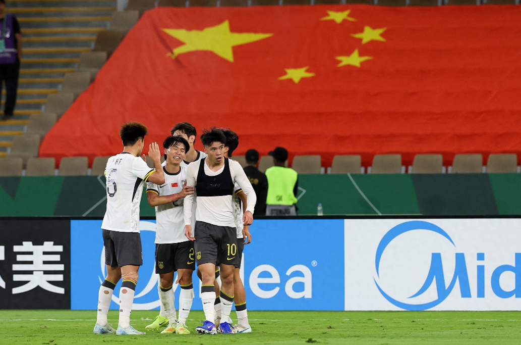 在U23国足3-0战胜越南队赛后，为中国队打入一球的王钰栋接受了媒体的采访。上