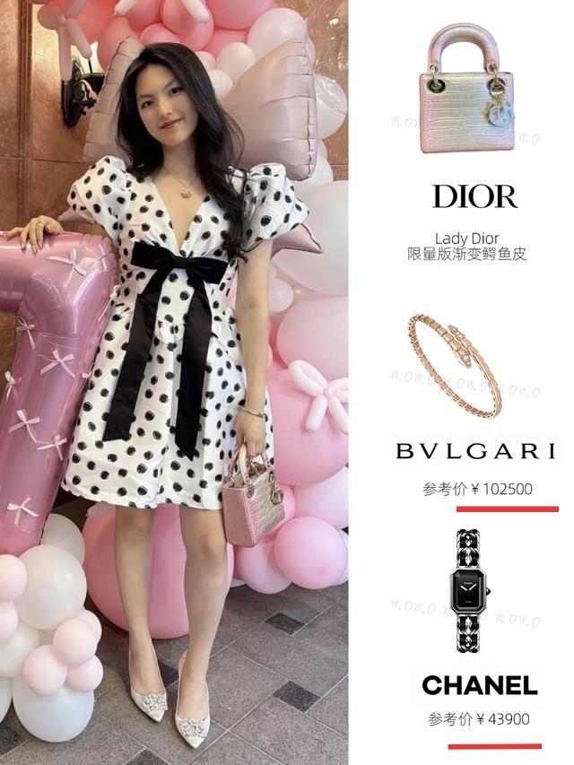 李湘女儿王诗龄晒17岁生日照，上下一身奢华，戴着10W+的手镯4W+的手表，提着