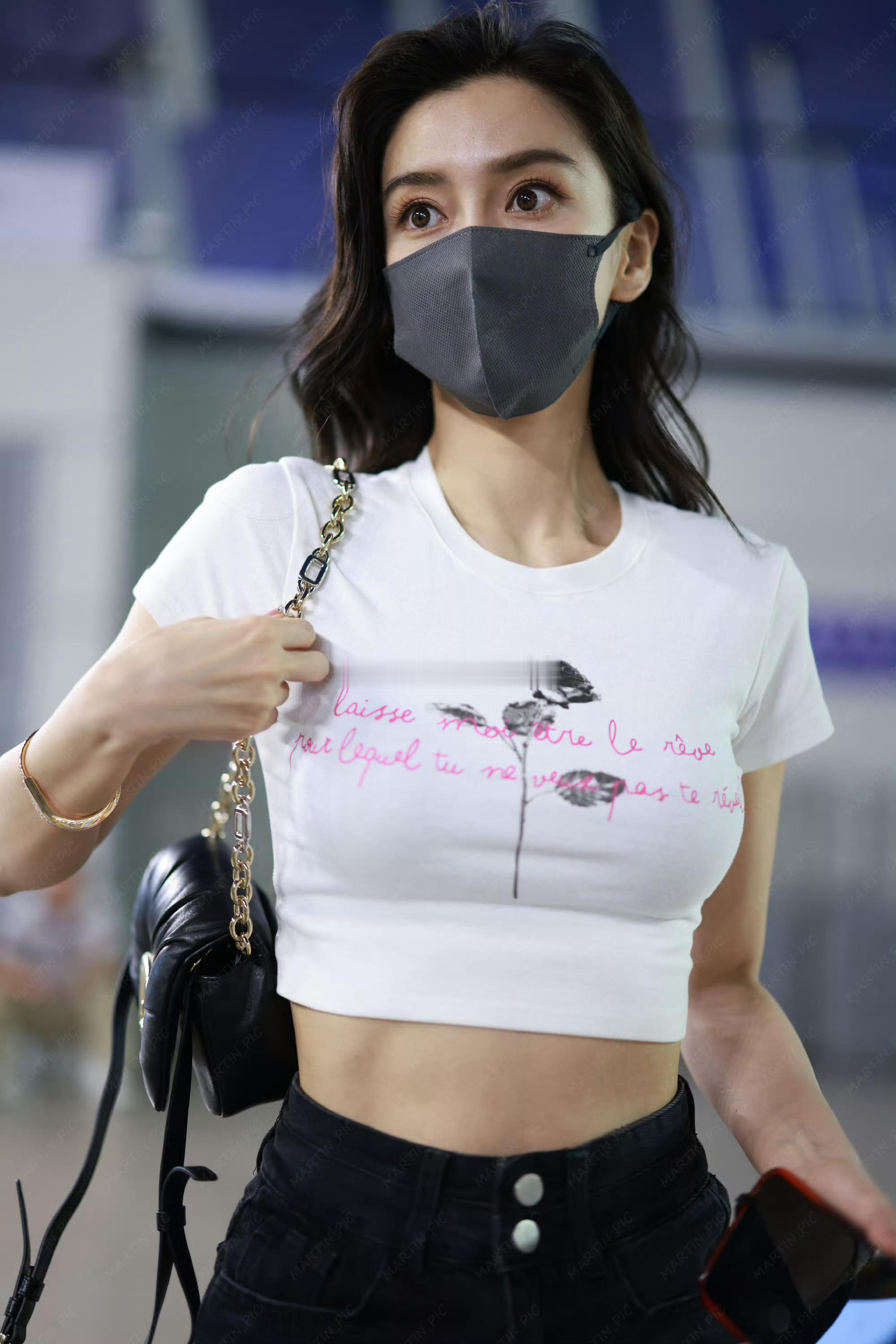 angelababy这马甲线也太绝了吧！摸鱼刷到直接被击中！女明星的自律真的不是