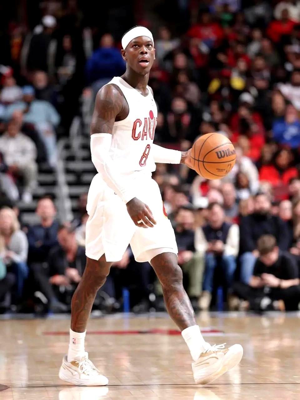 根据文胖子ESPN报道，骑士的交易第一刀就是施罗德，小黑揣着大合同挤在薪资见底