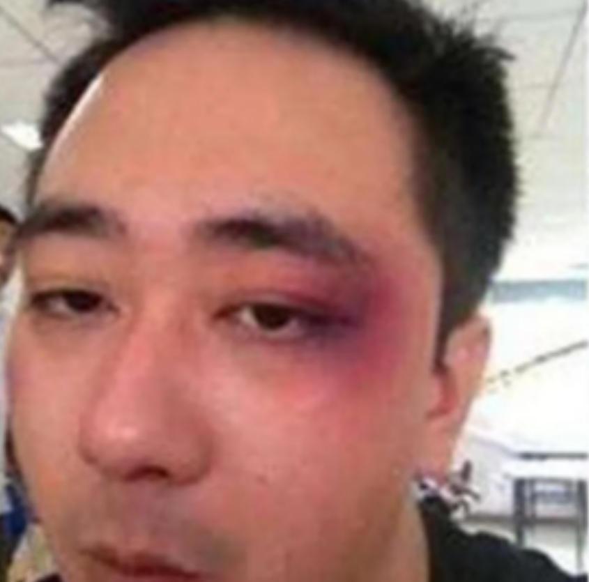 当年，王自健因为说错话，被妻子打了500个耳光，他卑微地跪地求饶：别打了，我都没