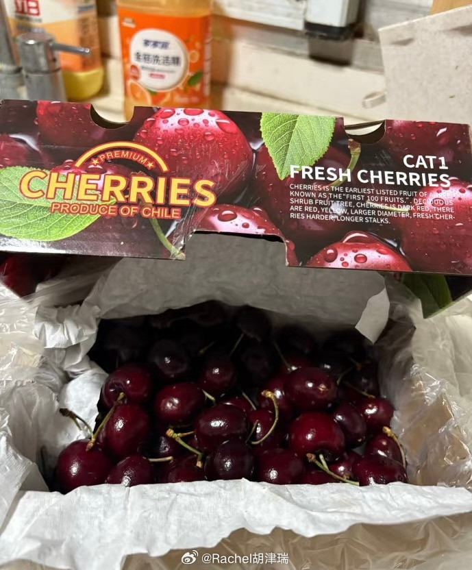 草莓多少钱一斤才合适冬季水果三件套草莓🍓车厘子🍒砂糖橘🍊你那的草莓多