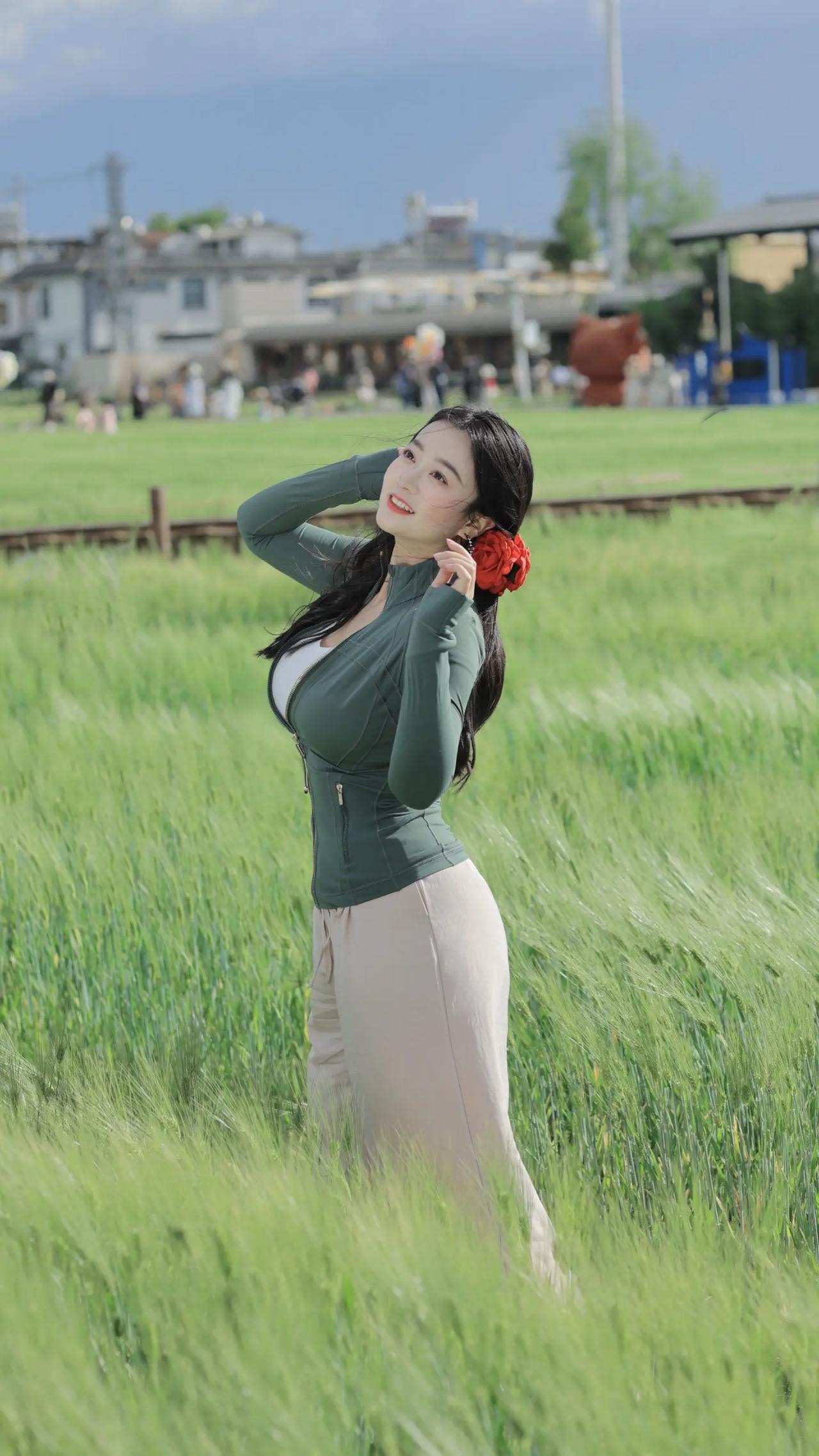 人都在寻找一个一起吃饭，好好说话的人，一抹春光，会等到的。