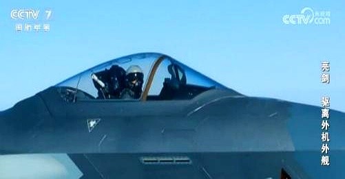东海局势紧张升级！6月29日，歼-20战机挂载实弹腾空而起，迎面拦截闯入东海空