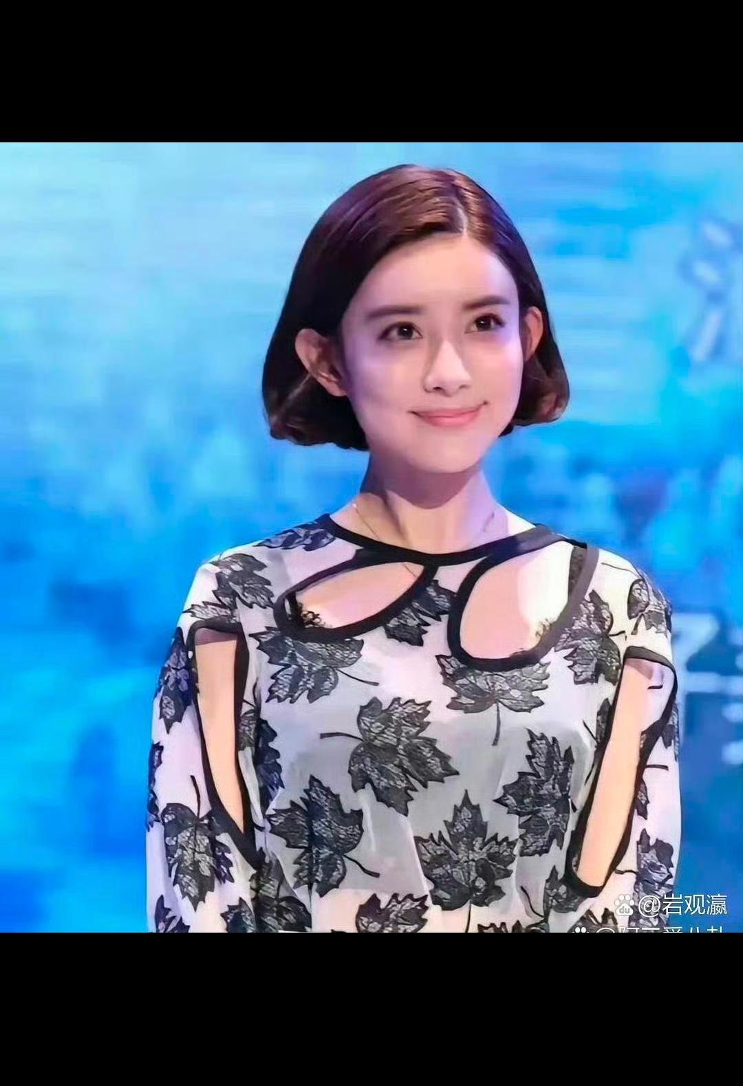 孟子义刚出道时长这个样子！应该是没整容吧，只是后面减肥了，脸上没有肉了！很好