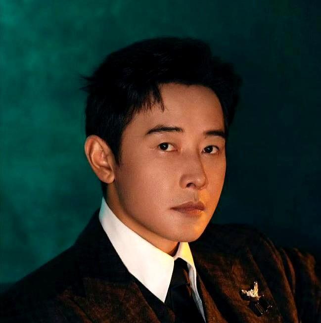 我闺蜜看了罗晋唐嫣疑似婚变的消息后特别无语。罗晋看起来特别憔悴，后来才听说是他