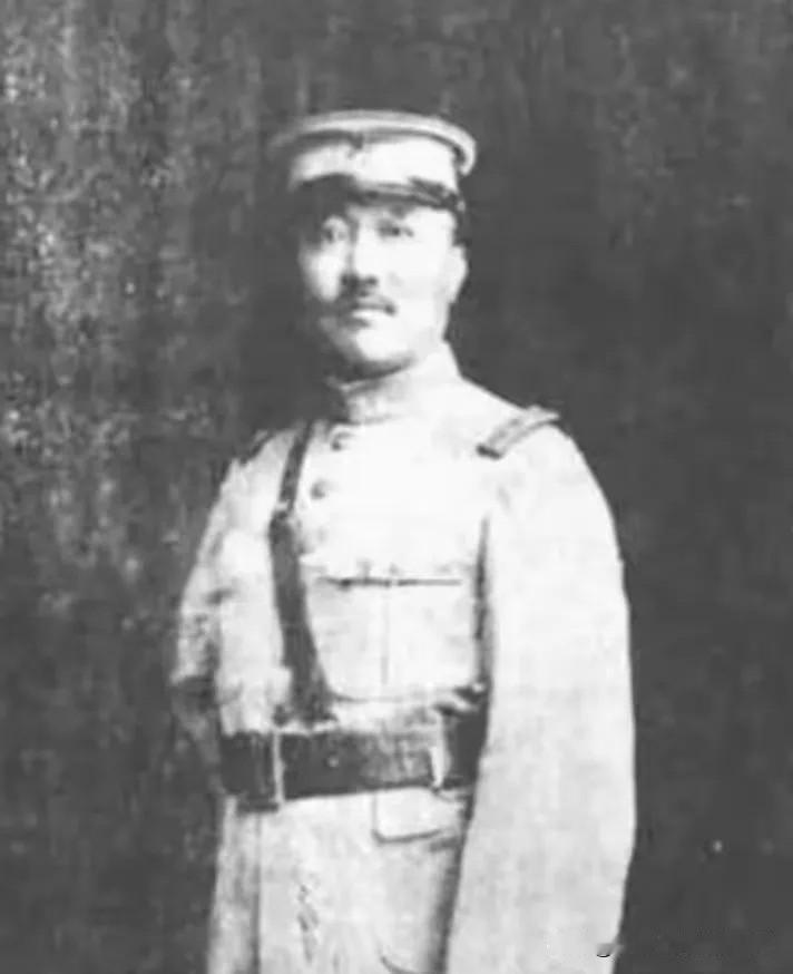 1938年，日军少将带16个军官视察伪军师长黄宇宙的队伍，期间，他感觉不对劲，正