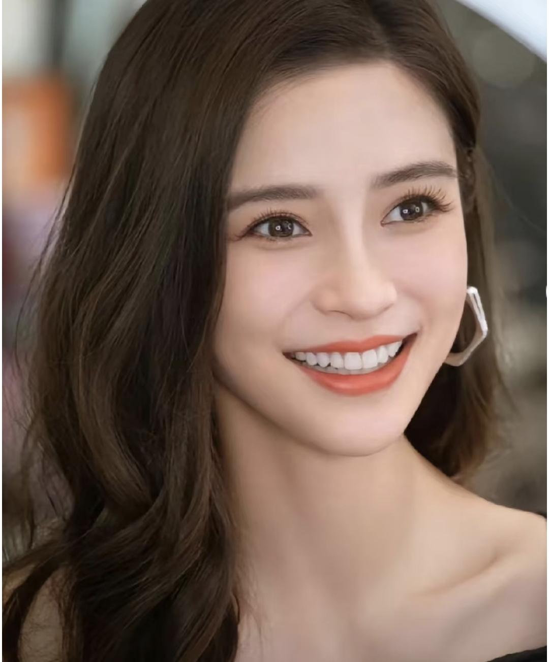 黄晓明现在心里那点滋味，怕是只有自己最清楚。他真正后悔的，压根不是和杨颖离婚