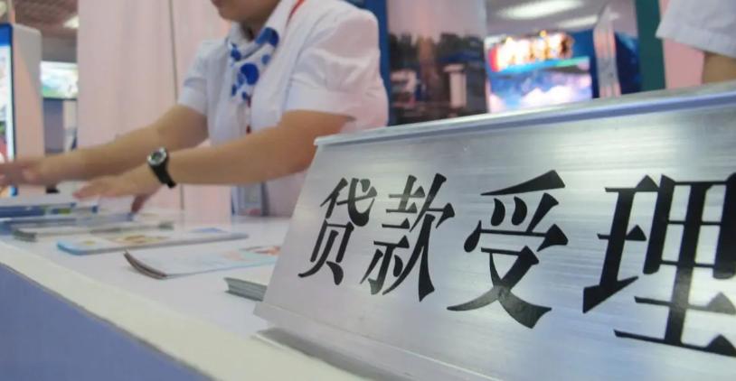 9月17日报道，四川，男子回乡创办工厂17年，欠下银行债务1400万元，然而银行