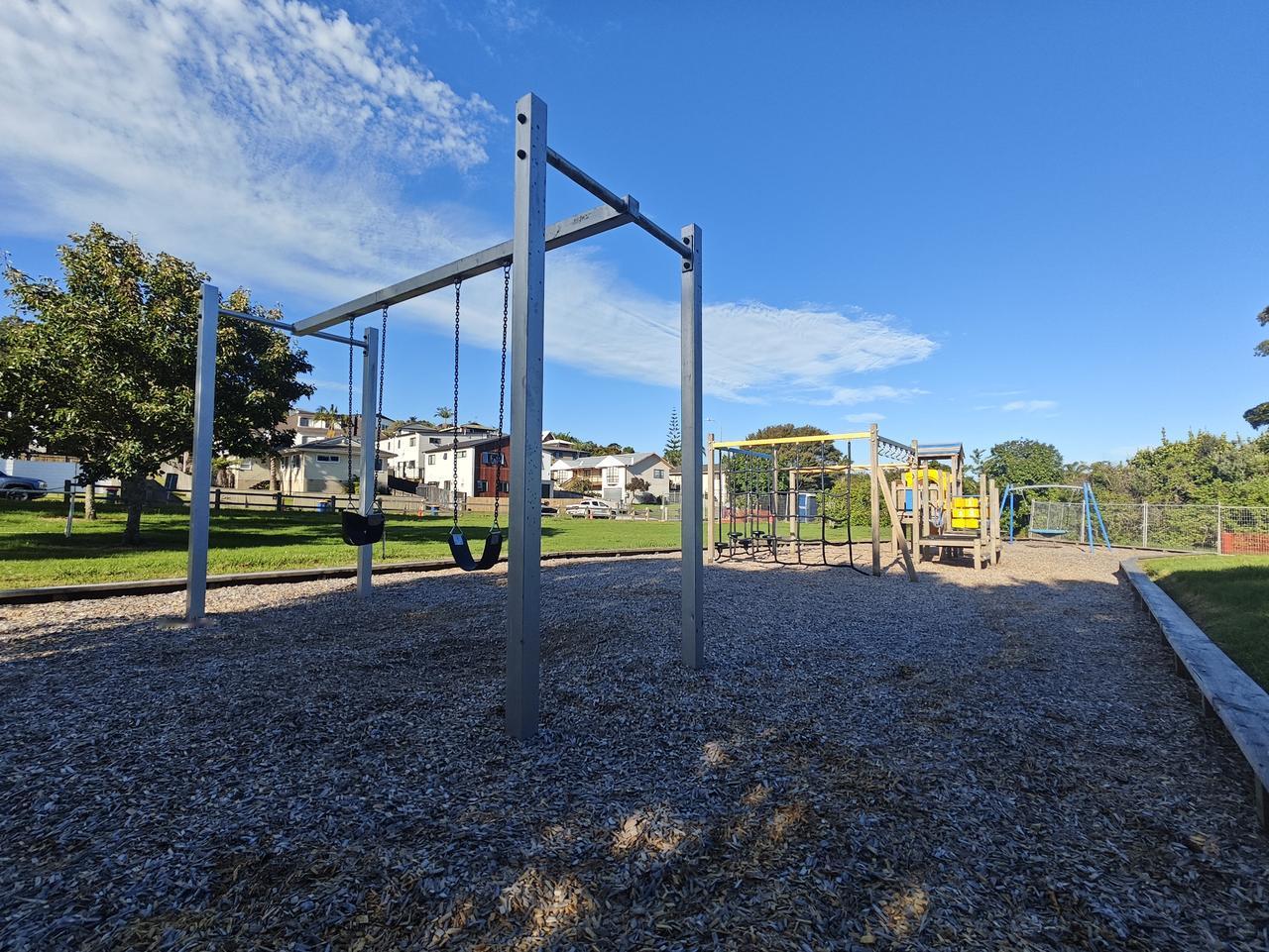 奥克兰的少儿游乐场在奥克兰的居民区里，每一个片区都会建有一个公共的少儿游乐场