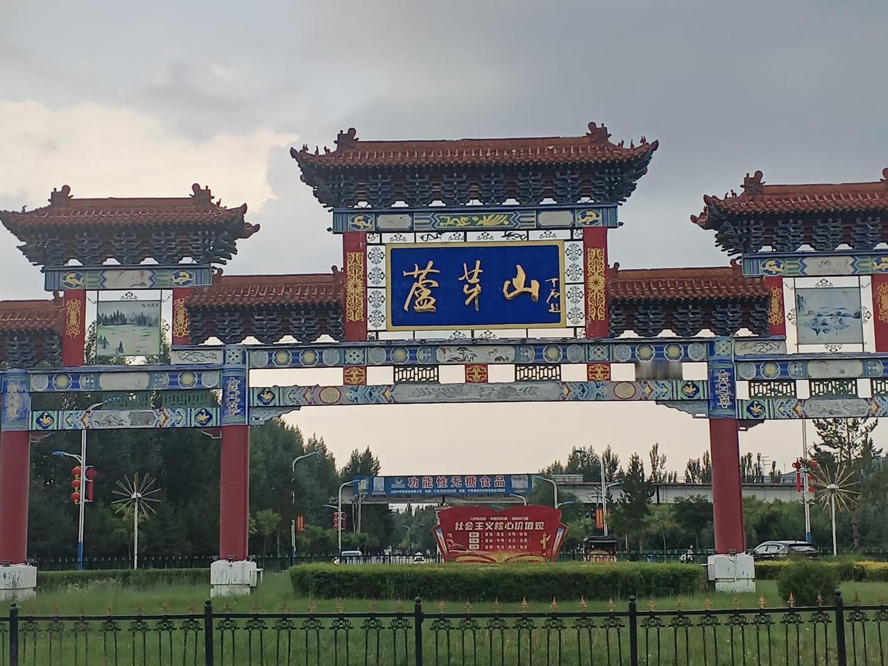 山西芦芽山，是个避暑的好地方。今天最高气温27度，晚上才十几度。我今天