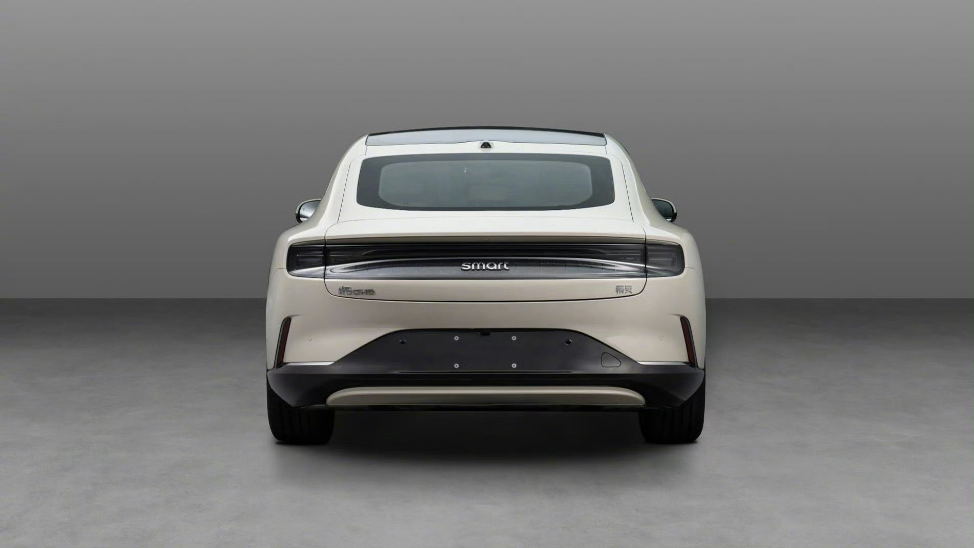 smart轿车来了！精灵6号EHDsmart首款插电混动轿车，定位中型轿车车身尺