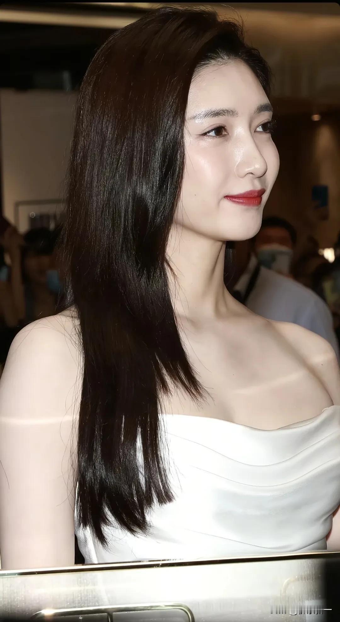 看《夜色正浓》发现江疏影又被蓝盈莹抢走了风头[捂脸哭]《三十而已》一番不如童瑶、毛