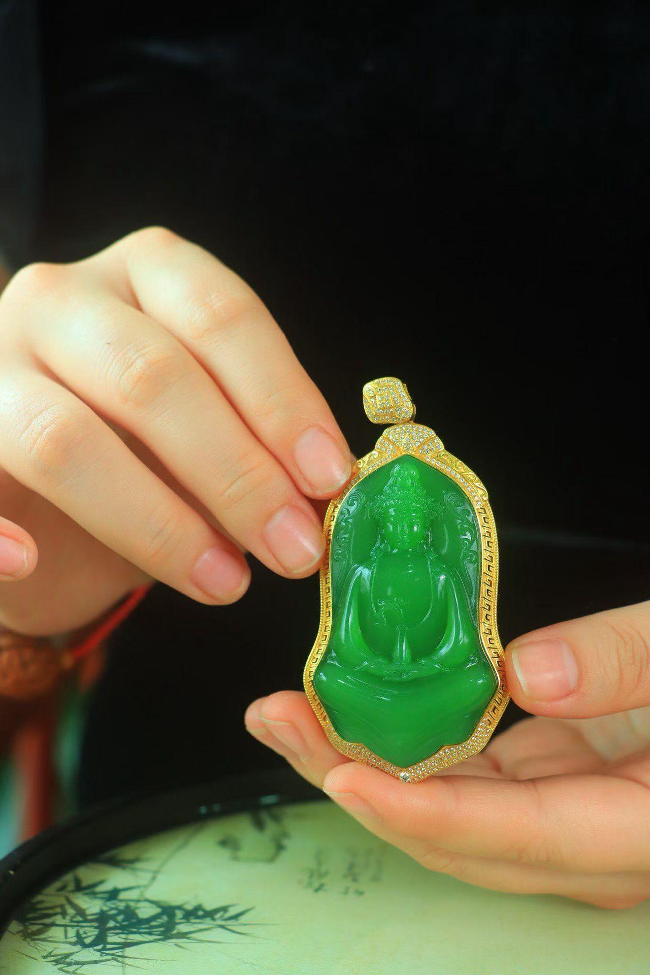 收藏级🌷·〈18k·碧玉·净瓶观音〉和田玉老坑粉青碧玉观音，18k金手工镶