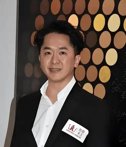 家有亿万资产，却偏要在TVB跑龙套当演员的港圈富豪们，他们是怎么想的？ 因为
