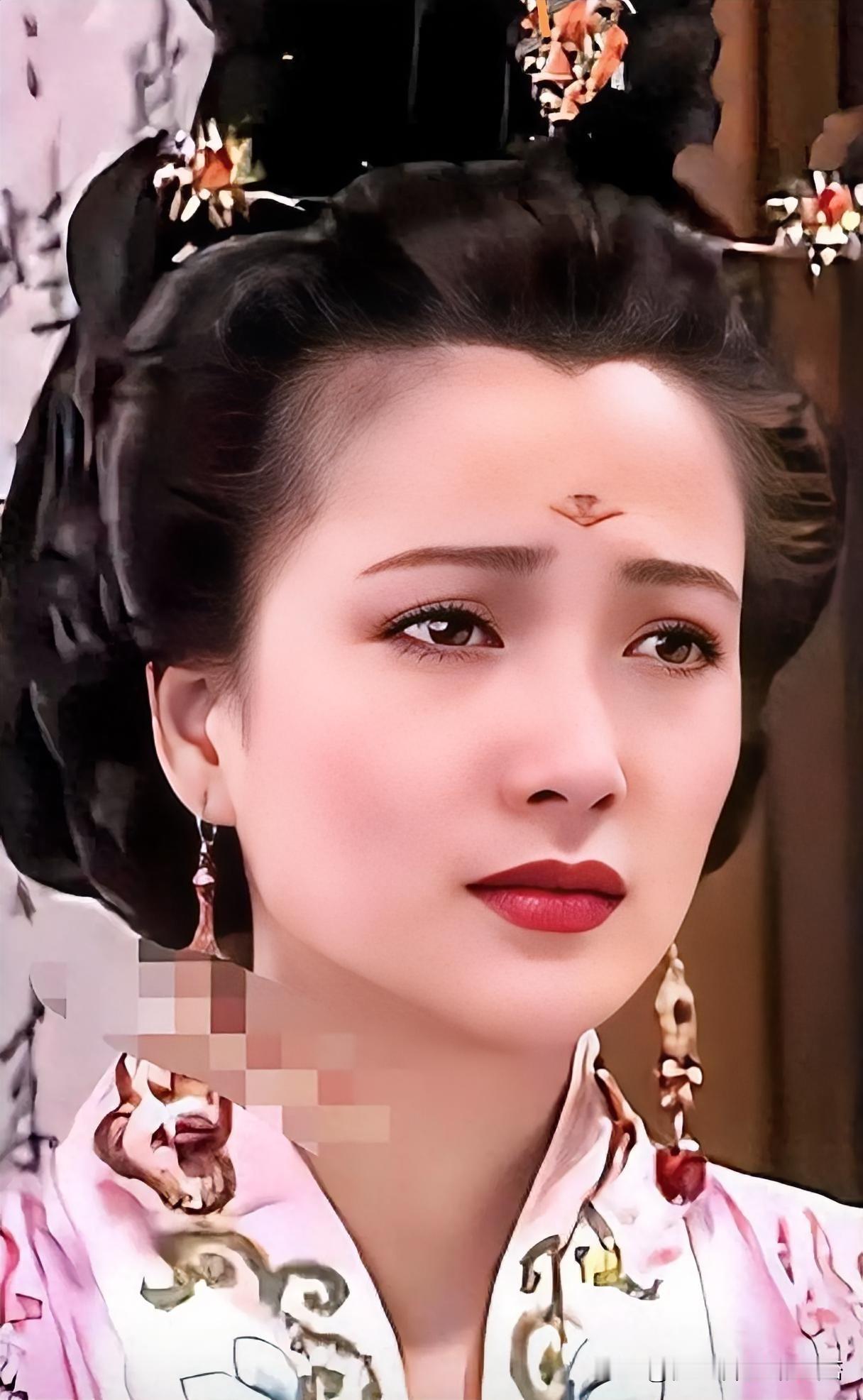 何晴当年那个泼酒泼出的不止是茅台泻堂，还有被全行业指指点点的泼妇骂街！198