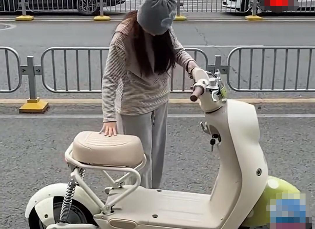 接送孩子去幼儿园与小学，携带一些简单物品，是最普通人的钢需，国标的制定者和法律的