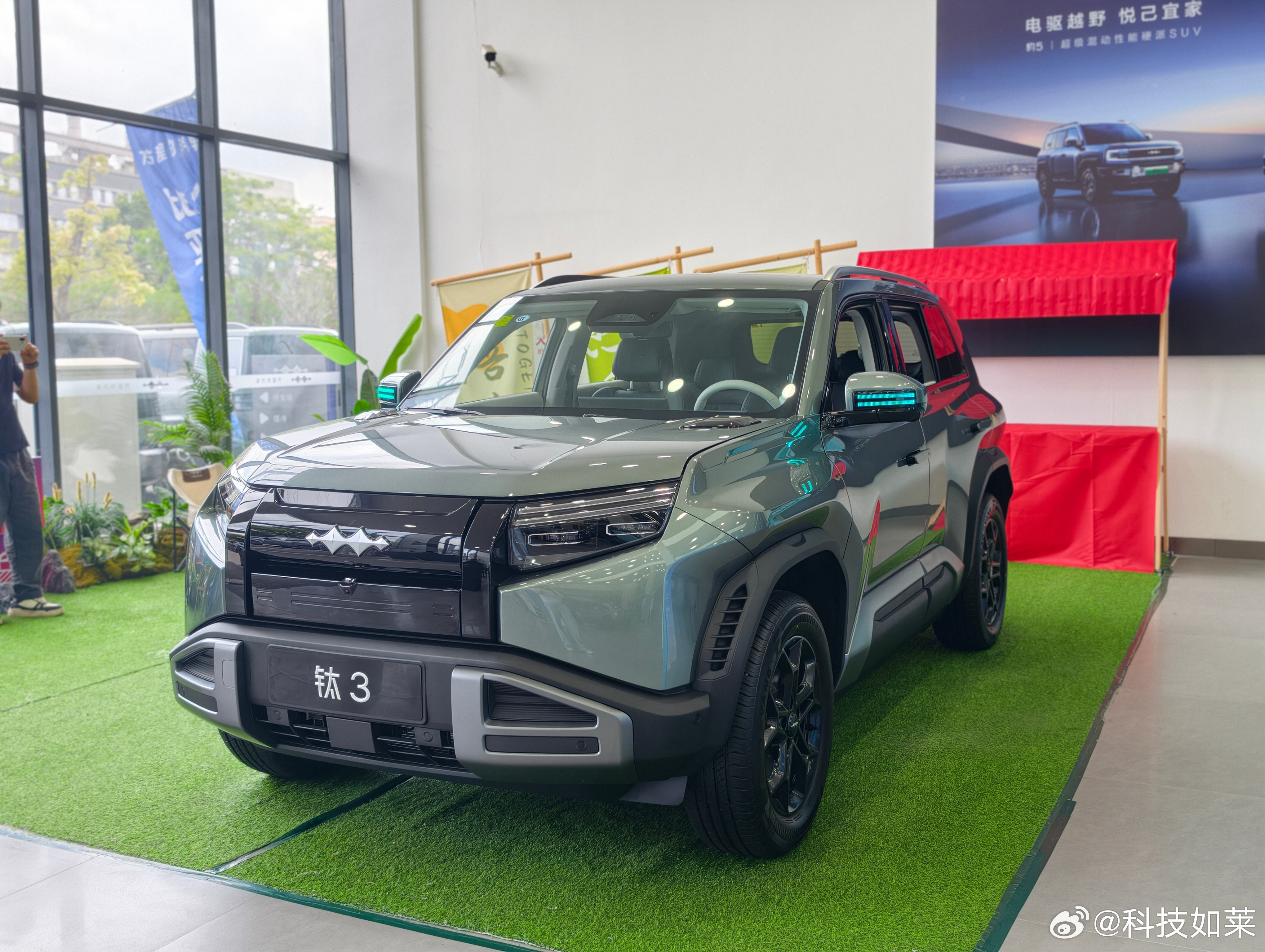 到店体验钛3闪充版，不得不说方程豹钛3闪充版还是有点东西的，本质是比亚迪把800