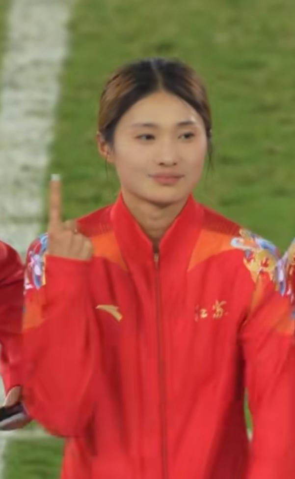 高个用脚建功，美女造乌龙，中国女足艰难闯进四强，4个想不到！一、