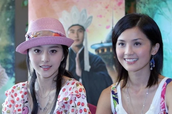 单看阿sa一个人的时候很漂亮很女明星，没想到和别人同框直接被衬托成了邻居小女孩的