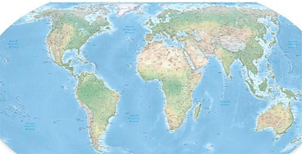 原来，我们都被老版的地图给骗了，一直以为北美大陆和俄罗斯是庞然大物来着，其实这都