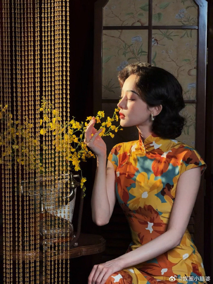 于正说娜扎努力又漂亮必须为于正这句话点赞！娜扎镜头前状态永远满分，私下更是踏实