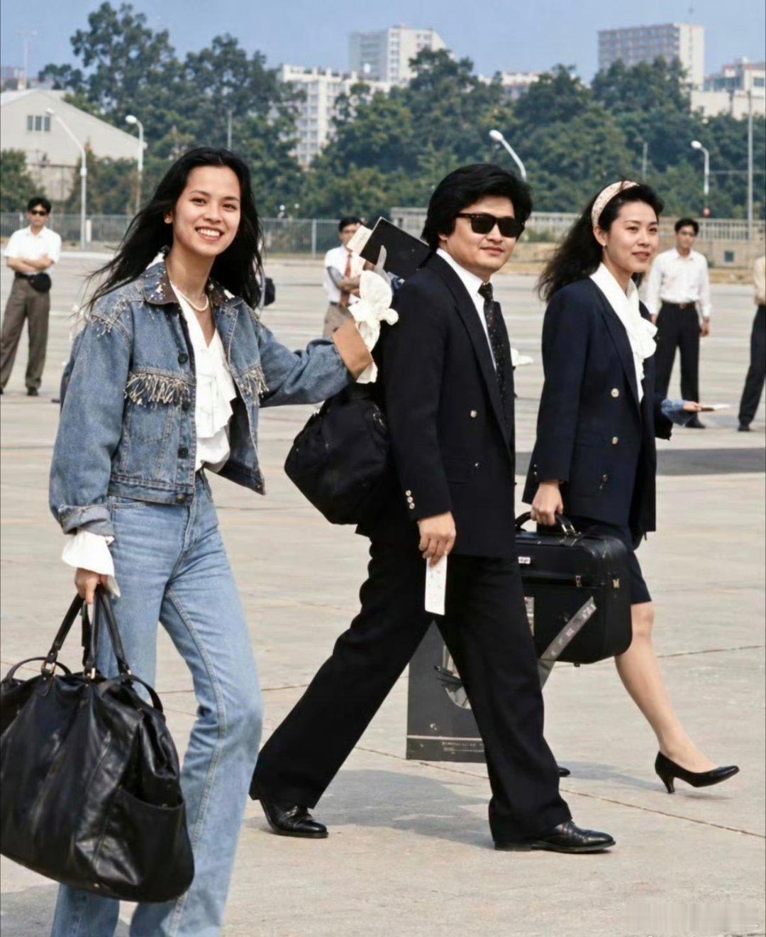 那个年代:1990北京亚运会前夕，三人奔赴彩排现场的抓拍，左韦唯、中刘欢​​​