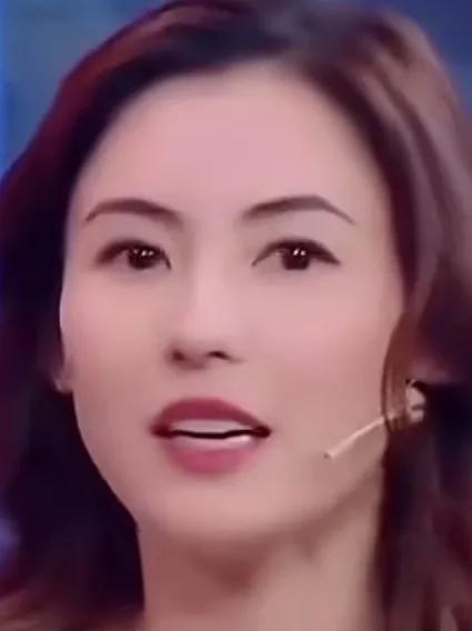 张柏芝：一个妈妈的硬扛，把苦日子过成了孩子的光张柏芝这名字，说起来总带着点