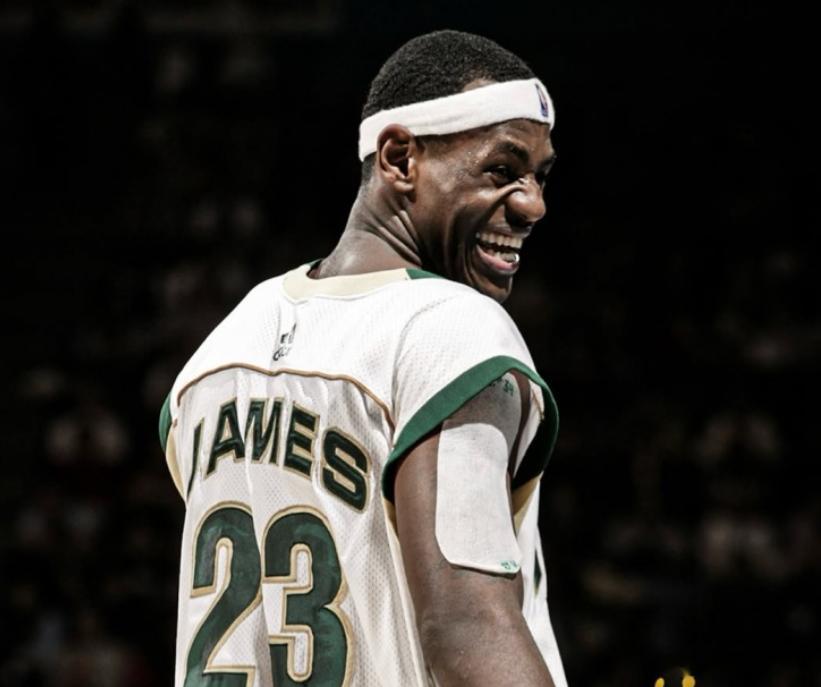 今日，湖人前锋詹姆斯更新了InstagramStory动态。ESPN发帖回顾2